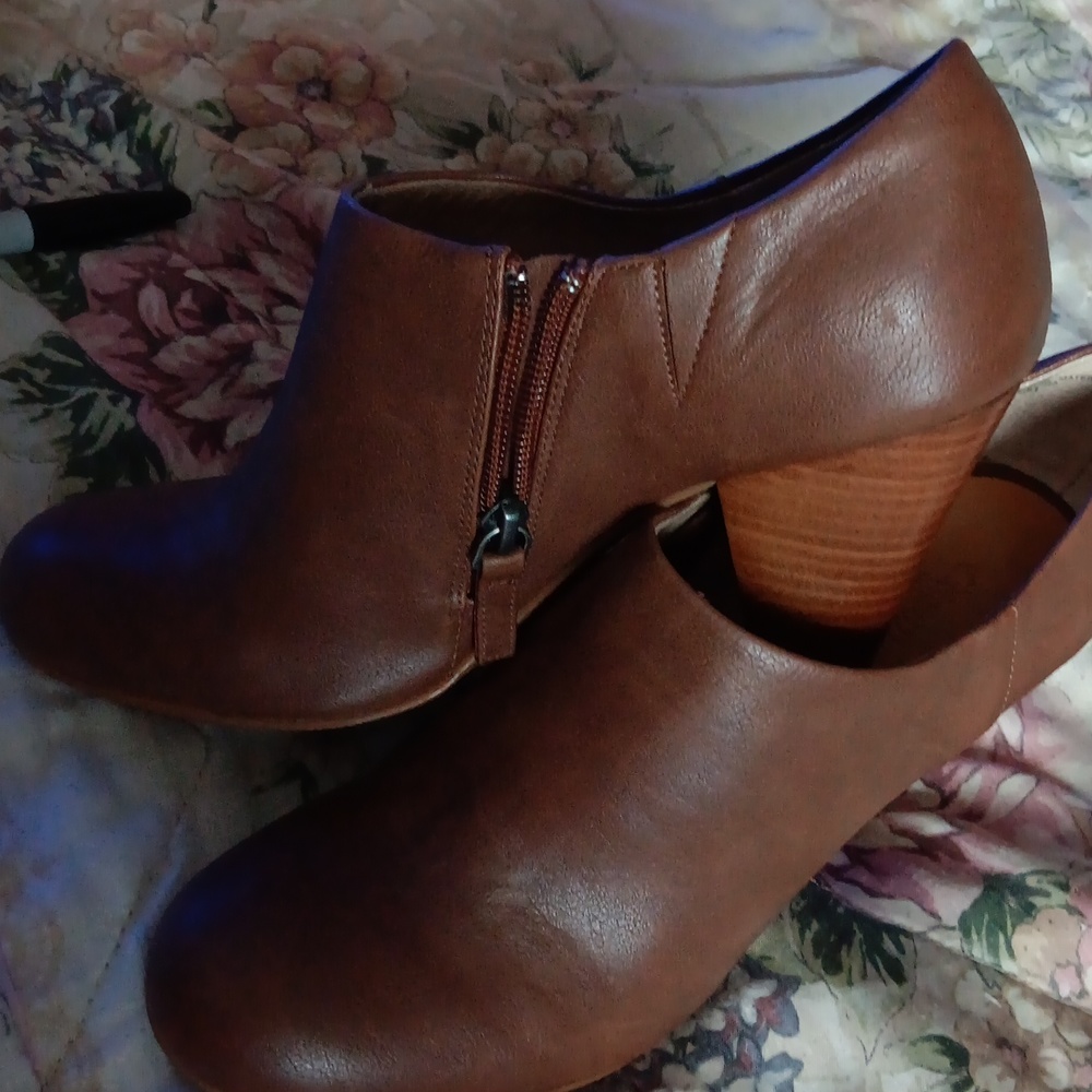 Boots - Picture 2 of 5